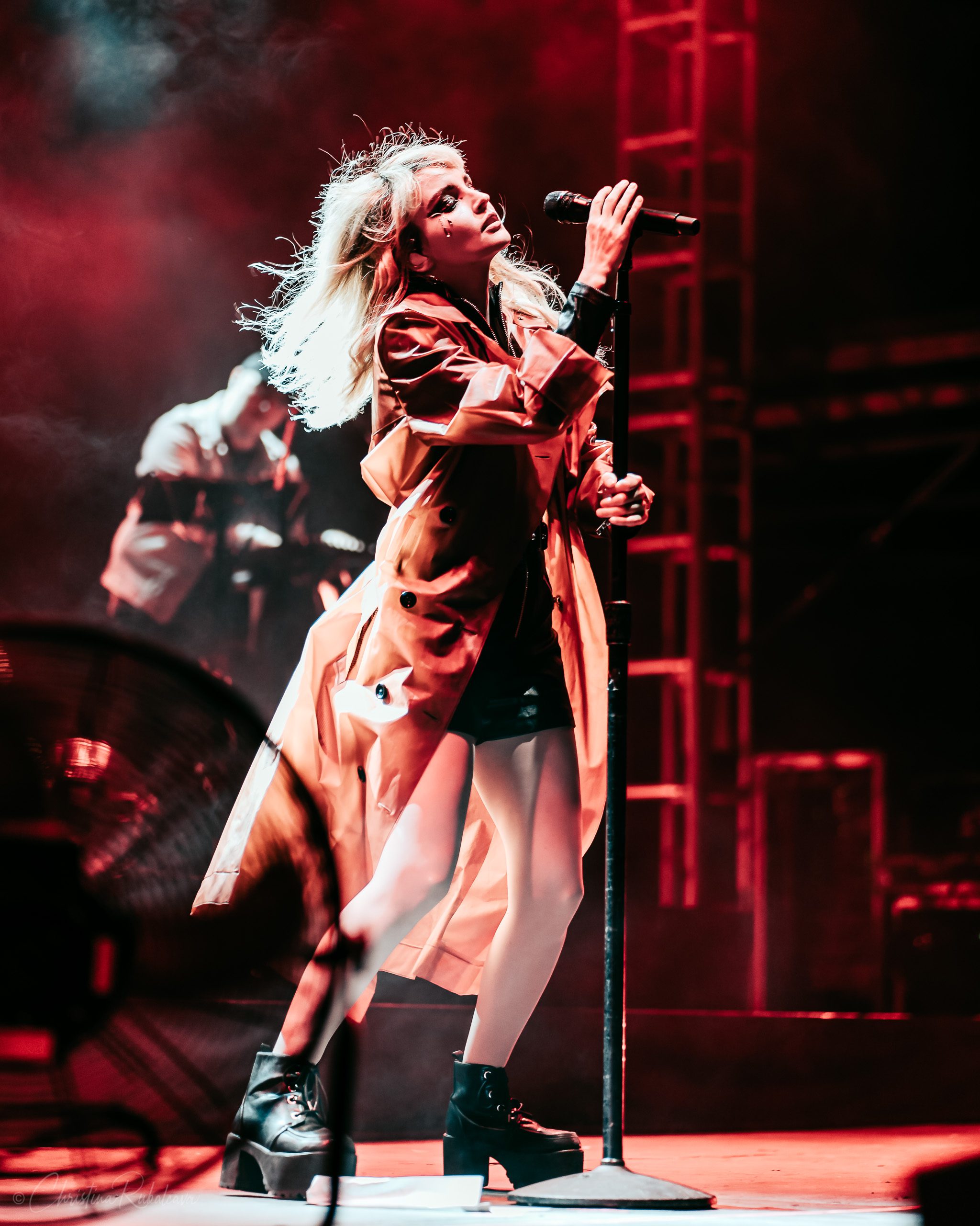 Lauren Mayberry performing at the White Oak Music Hall