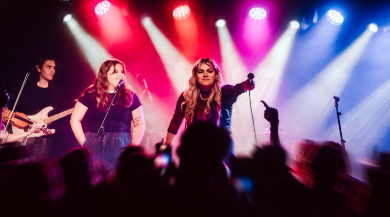 Maddie Zahm performing to a sold-out crowd at the Moroccan lounge